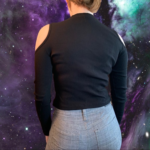 Open shoulder, long sleeve, zip up shirt - Picture 3 of 5